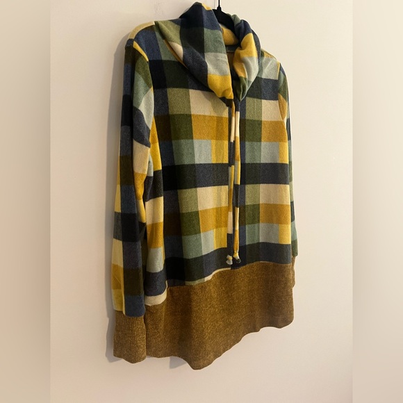 Riah Fashion - Plaid Top - Picture 4 of 7